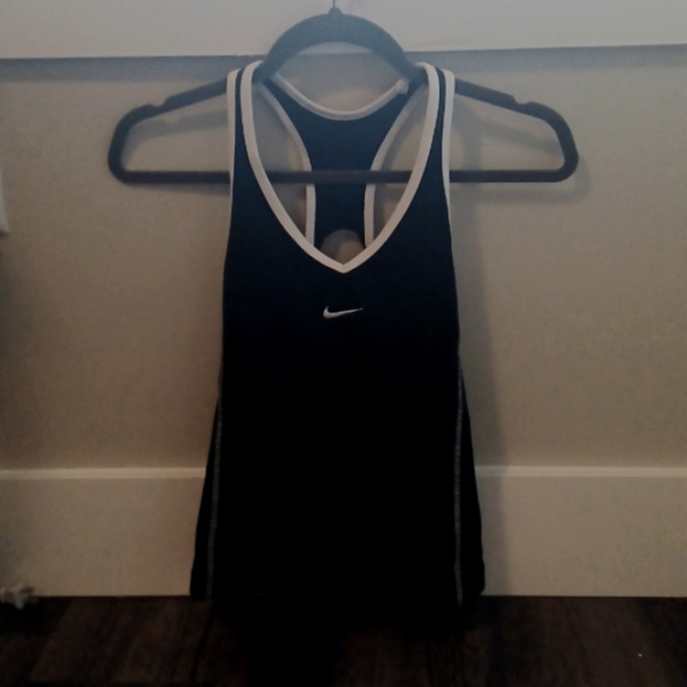 Nike Workout Tank Top with Built In Shelf Bra